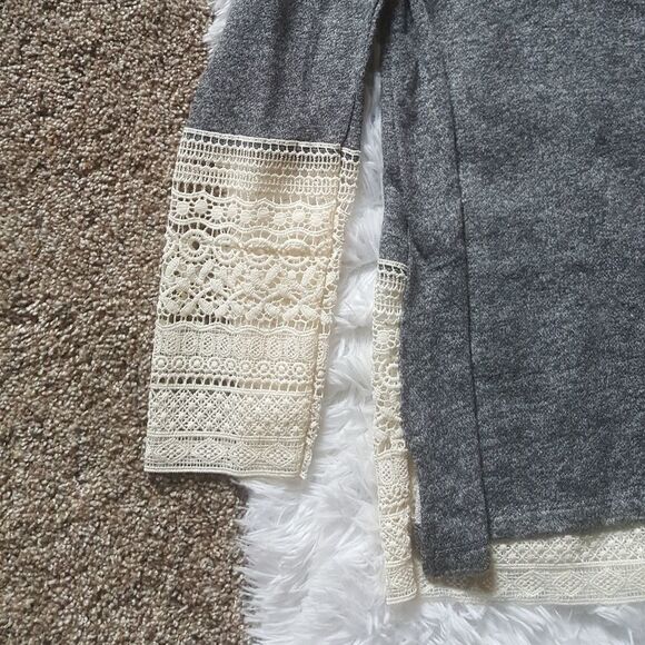 HANNAH Gray and Cream Lace Long Sleeve Top Size Small New without tags - Picture 4 of 7